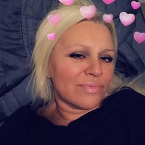 Meet your Posher, Gabriela